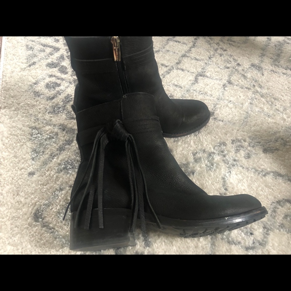 Black zipper boot